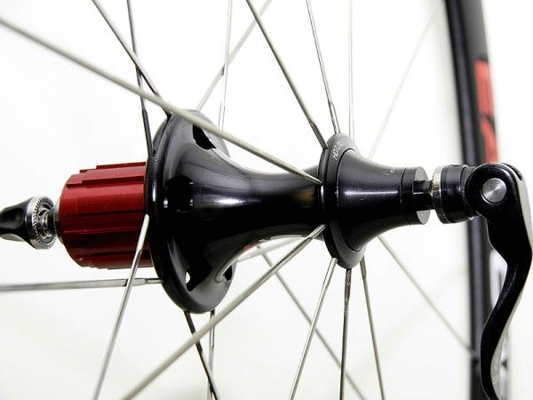 The rear hub boasts a similarly smooth shape and both hubs offer adjustable bearing preload.