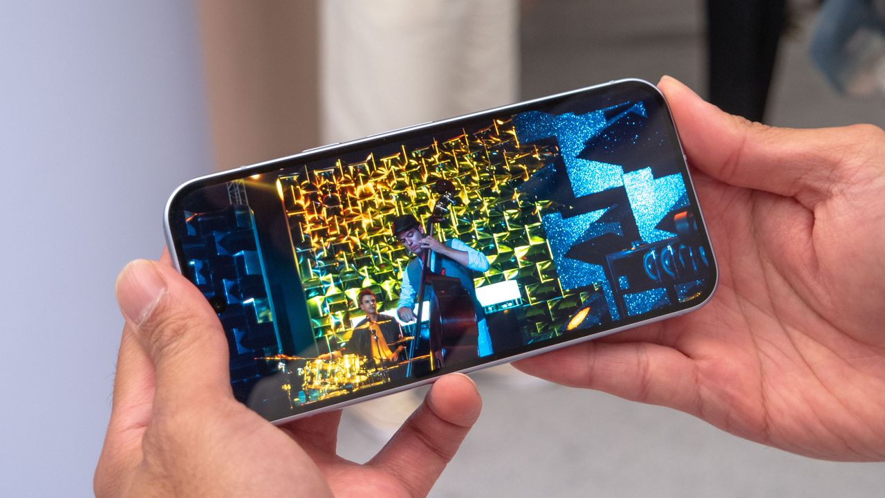 Google Pixel 11 hands-on.
