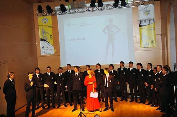 Presentation of the 2007 team, all on stage.
