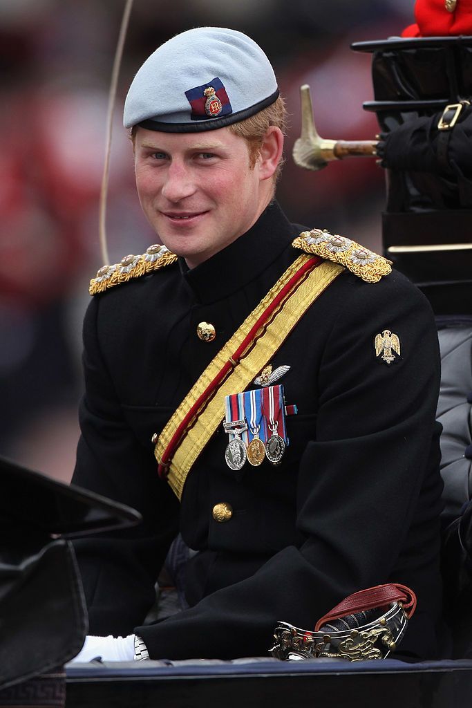 Military officer, Uniform, Military uniform, Military rank, Military person, Admiral, Military, Gesture, Colonel,