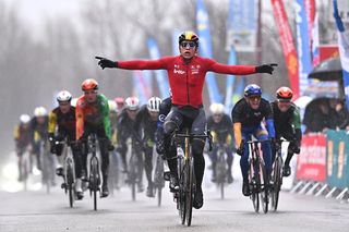 Arnaud De Lie wins stage 3 of the Étoile de Bessèges