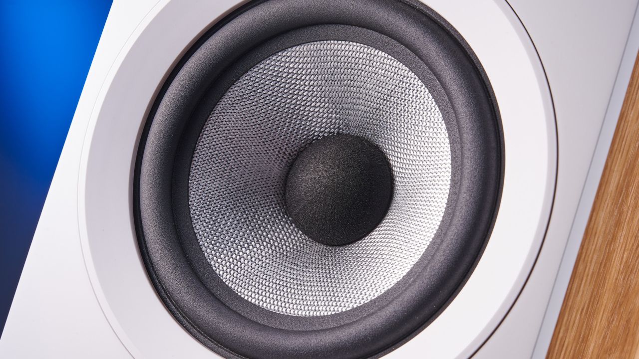 Standmount speakers: Bowers &amp; Wilkins 607 S3