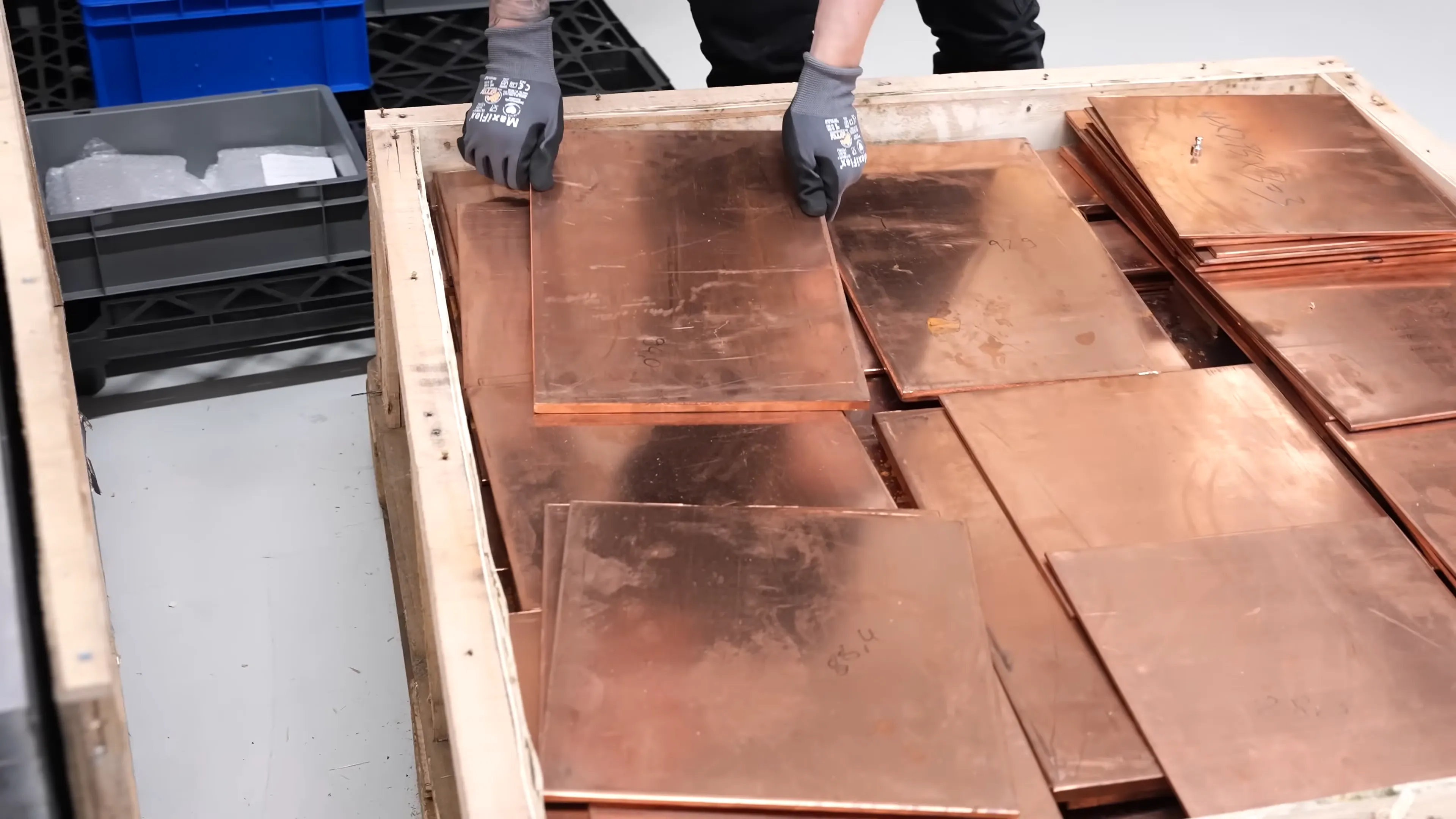 A screenshot of a Der8auer video, in which Thermal Grizzly's Roman Hartung describes how the company was scammed by copper and aluminium suppliers in China