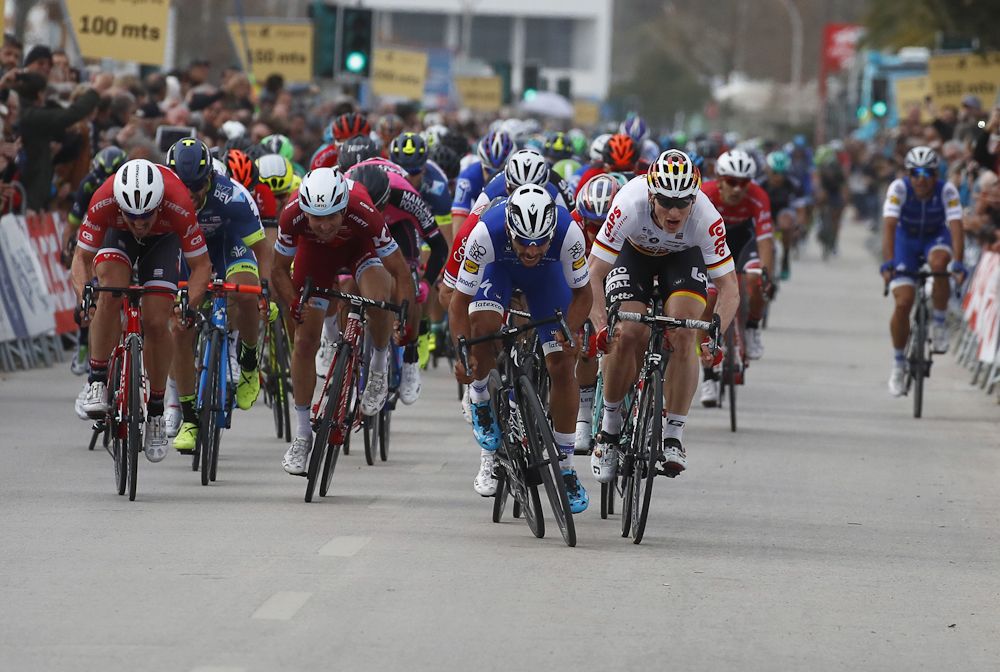 Fernndo Gaviria gets the advantage at the end of stage 1 at Volta ao Algarve