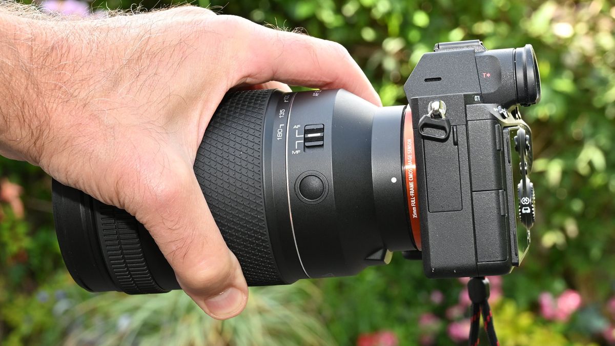 LK Samyang AF 60-180mm f/2.8 product image