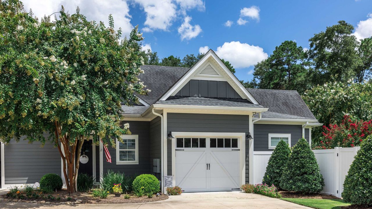 garage in driveway