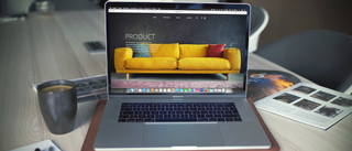 Ordenador portátil que muestra un sitio web de compras en línea