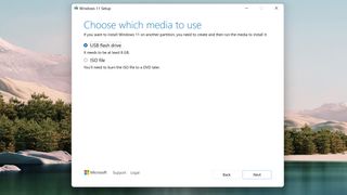 Kuvakaappaus Media Creation Toolista Windows 11:tä asentaessa