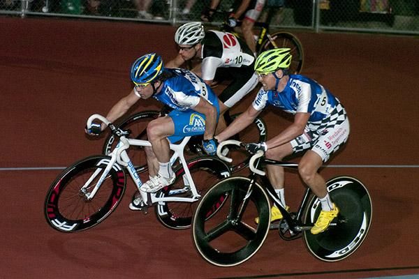 Leif Lampater and Leon Van Bon of the Innes Motors team combine during their ride in the madison.