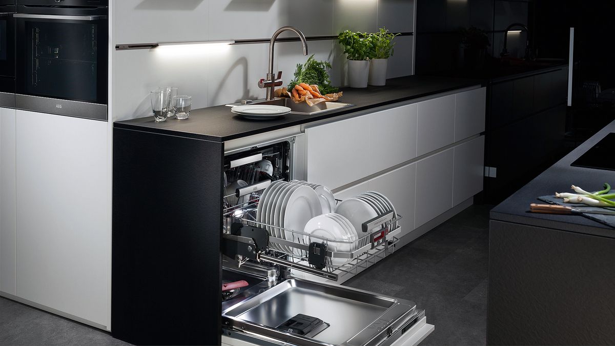 slimline integrated dishwasher with cutlery tray