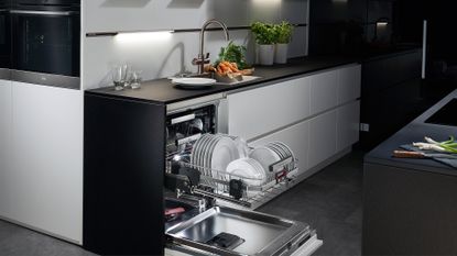 A kitchen containing the best dishwasher 