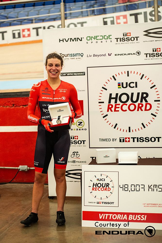 Vittoria Bussi breaks women's Hour Record by 27 metres