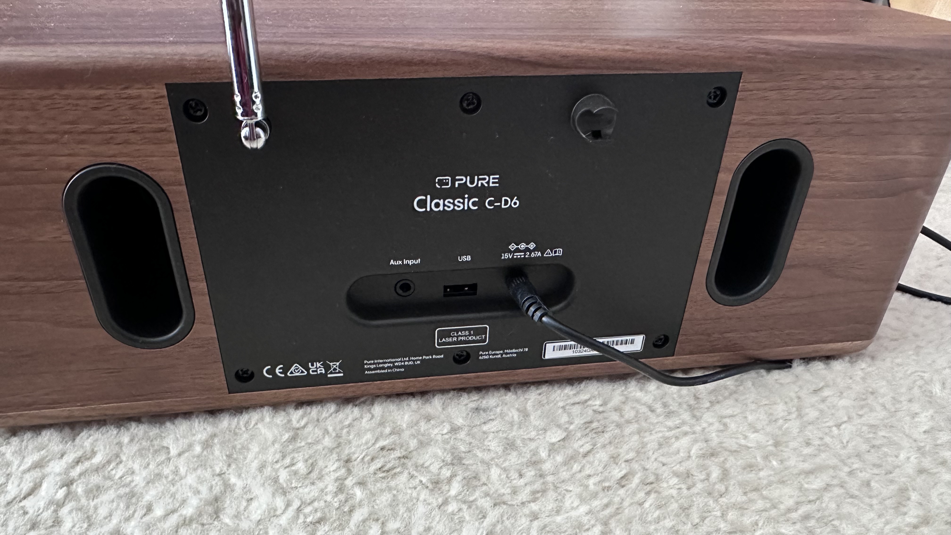 رادیو Pure Classic C-D6 DAB/FM، پخش کننده سی دی، اسپیکر بلوتوث با کنترل از راه دور روی فرش