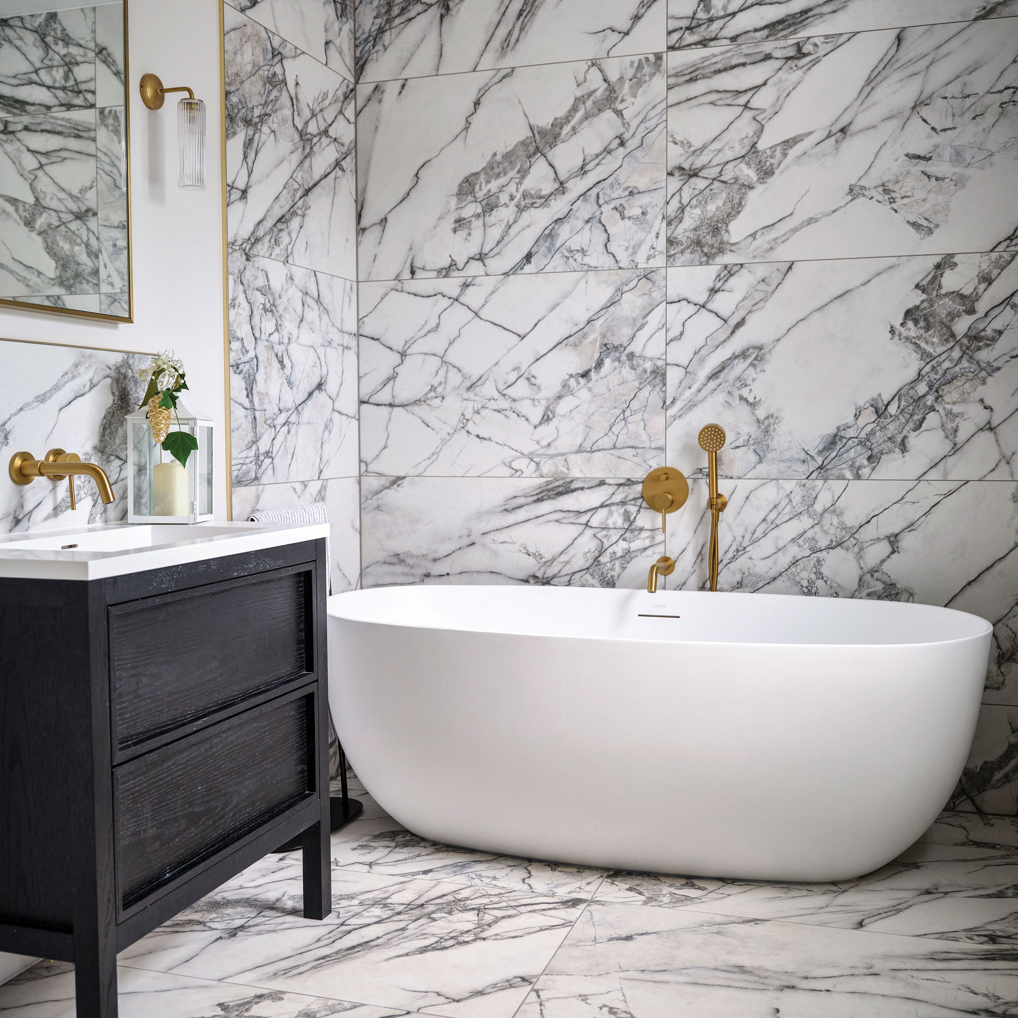 Bathroom with large marble tiles and a freestanding bath