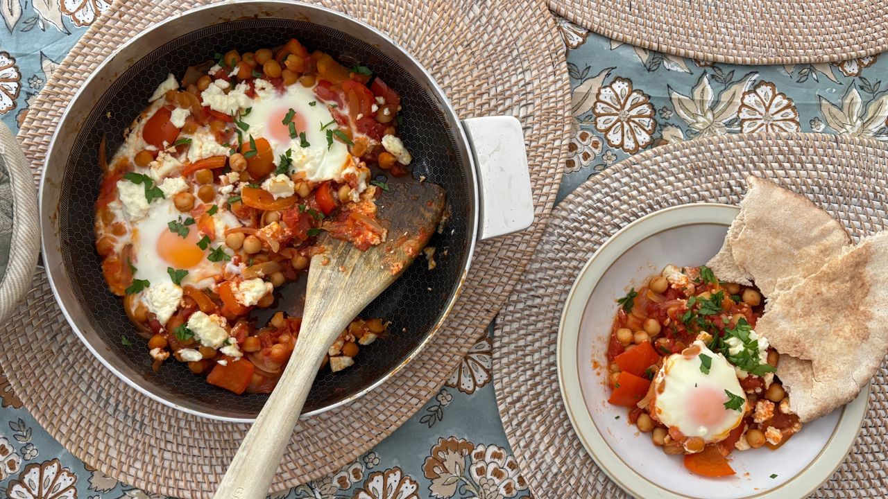 Testing the Lakeland 10-in-1 Only Pan Pro showing shakshuka