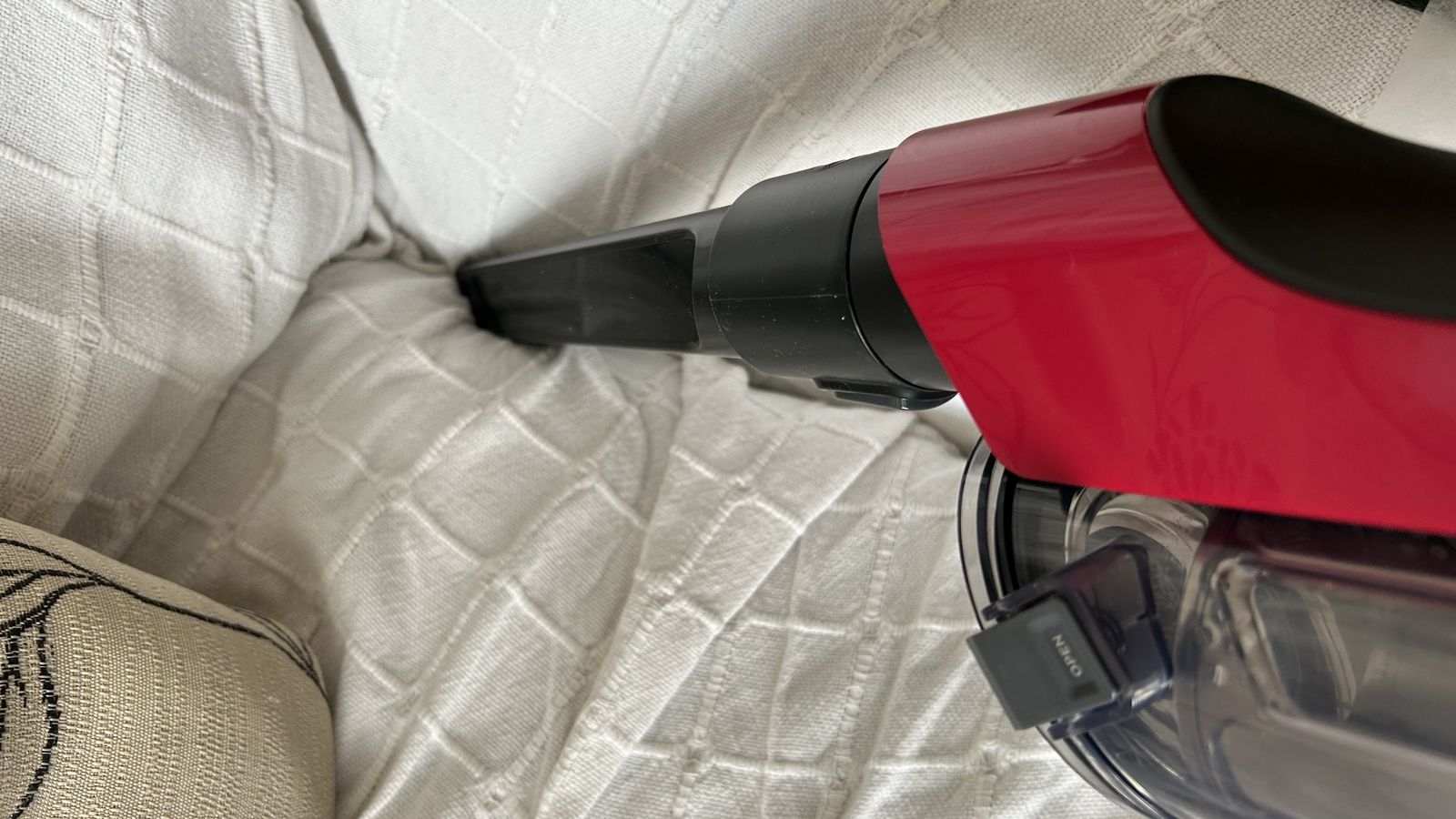 Hoover HF2 Cordless Pet Vacuum Cleaner review: compact and cordless ...