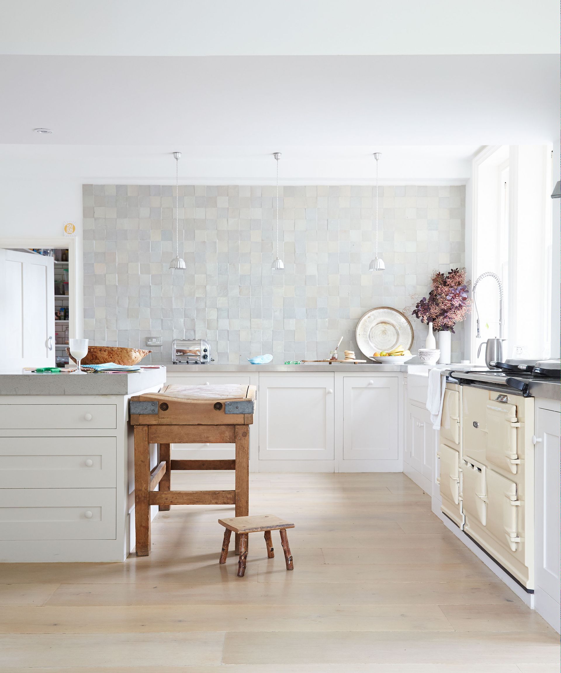 Transitional kitchen with Shaker cabinets