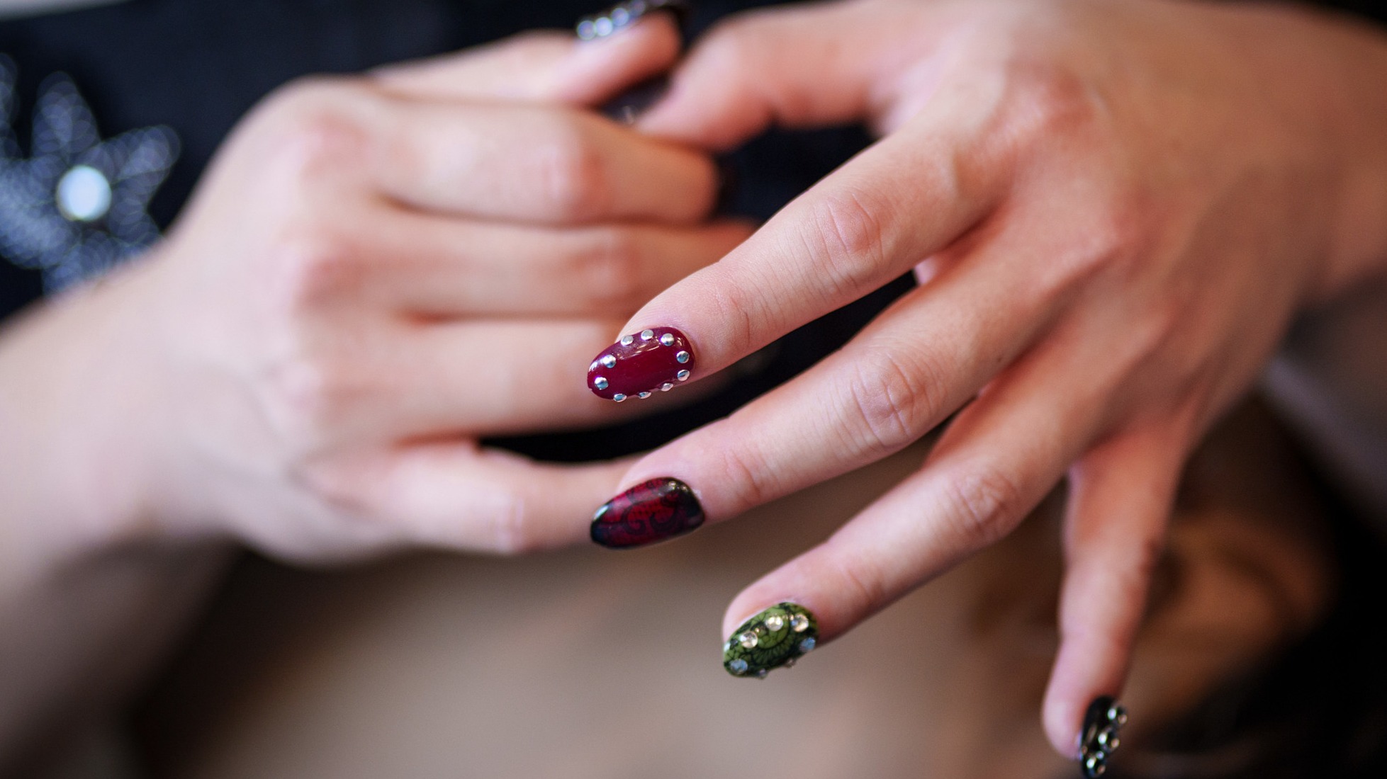 red and green manicure