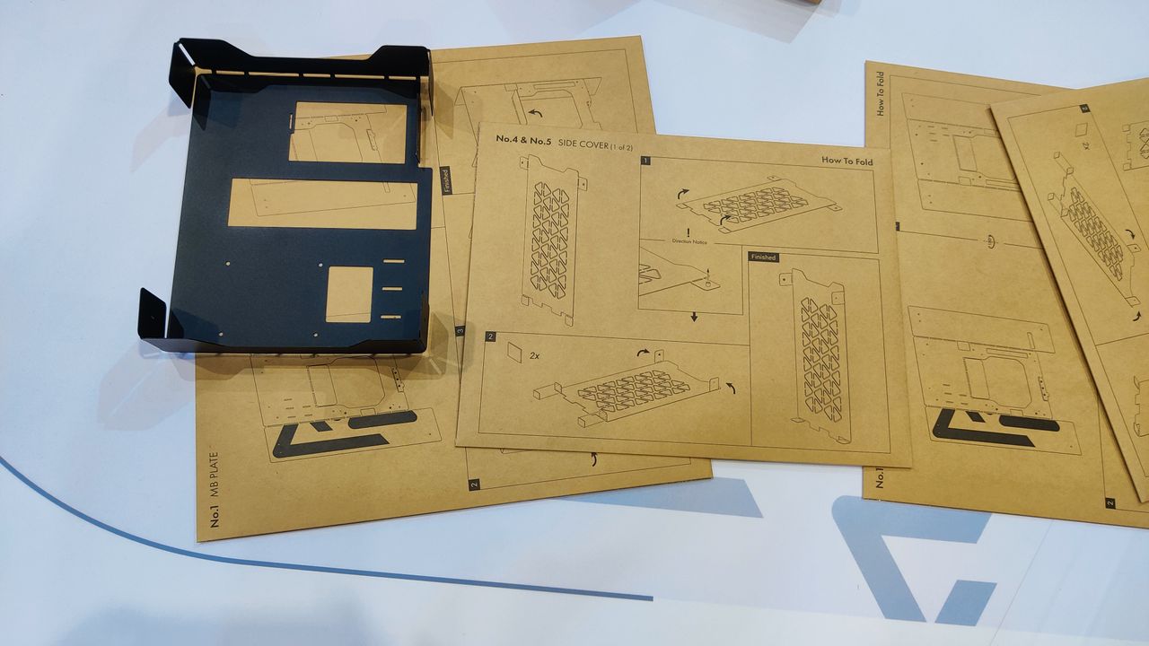 InWins origami POC case packaging and black panel.