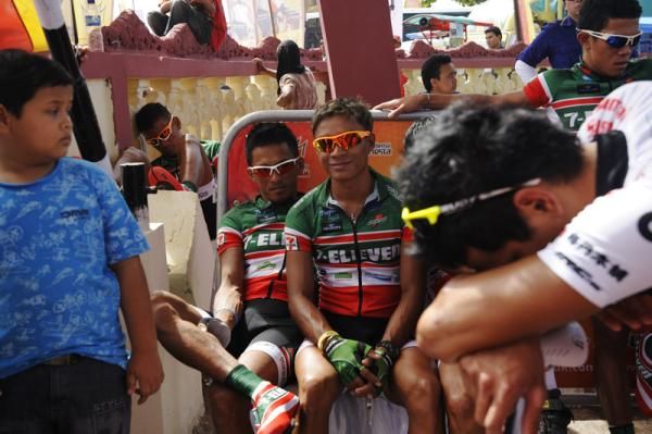 The spectator gathers at start and finish area