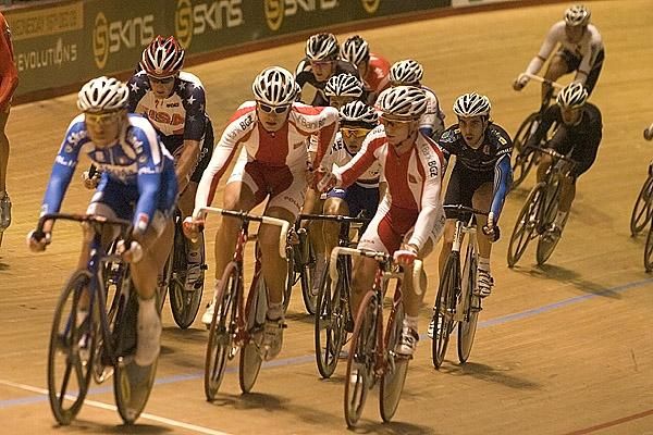 Polish pair Lukasz Bujko and Dawid Glowacki exchange roles during the men's madison.