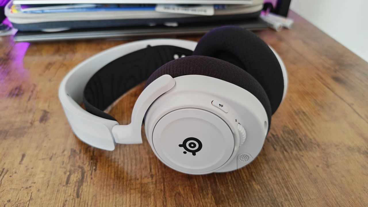 Black and white accessories on the SteelSeries Arctis Nova 7P