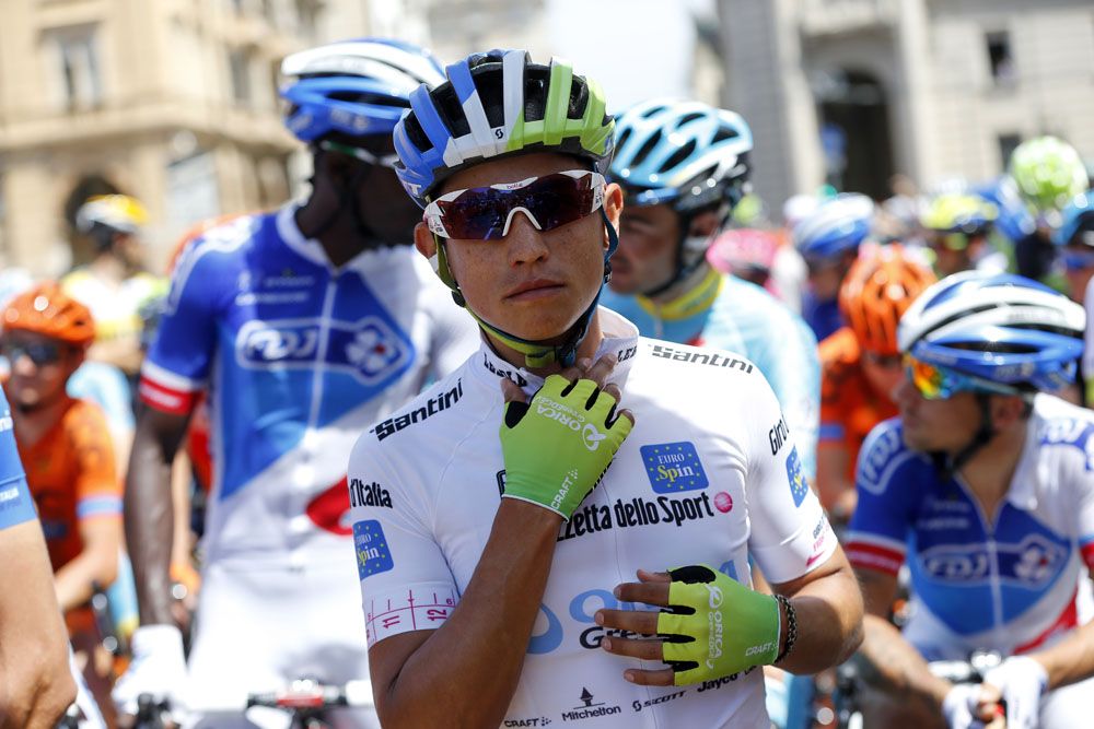 Esteban Chaves in the young rider's jersey