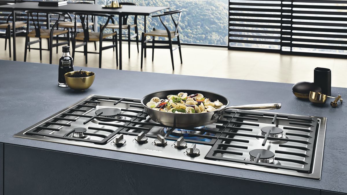 Induction vs gas hobs: Which is the best option for you? | Homebuilding