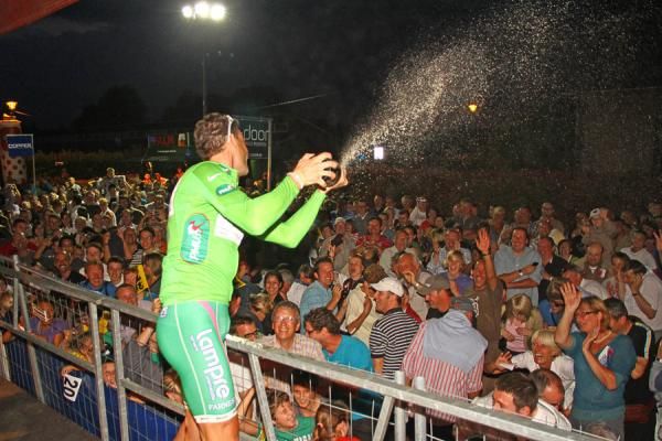 Petacchi sprays the crowd