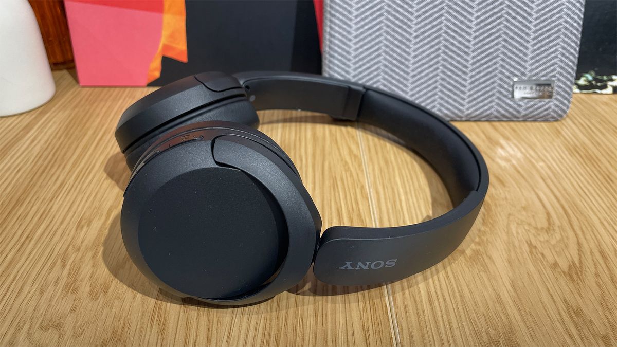 Over-ear headphones: Sony WH-CH520
