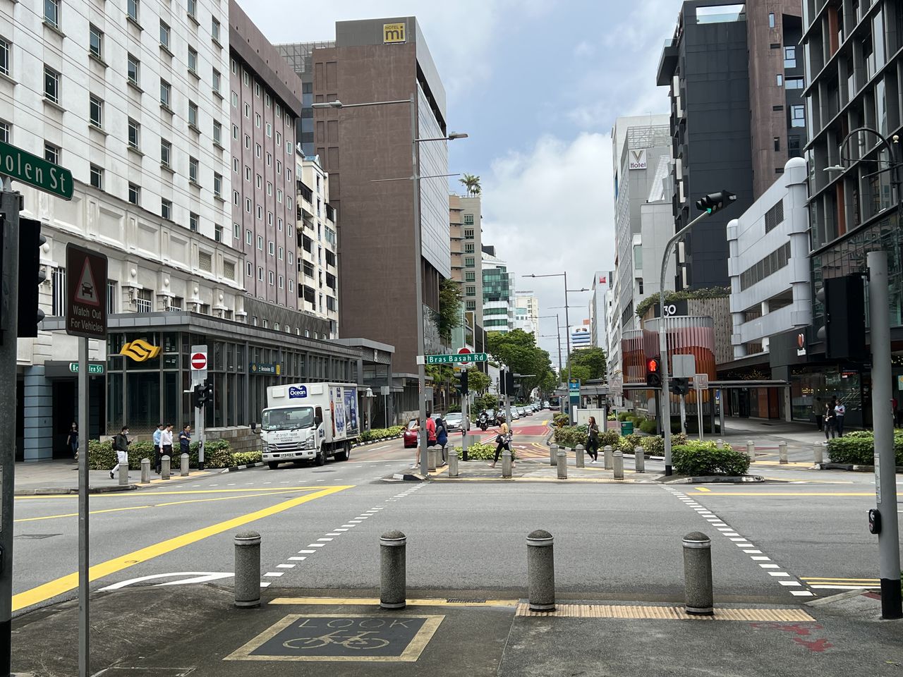 Example image of a city street taken with the wide mode