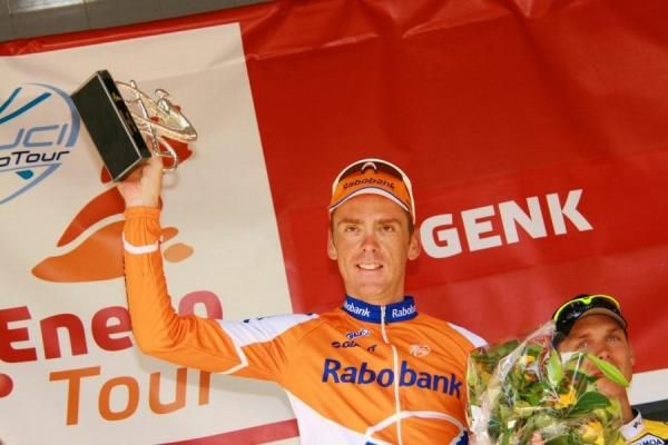 A happy Koos Moerenhout salutes the crowd.