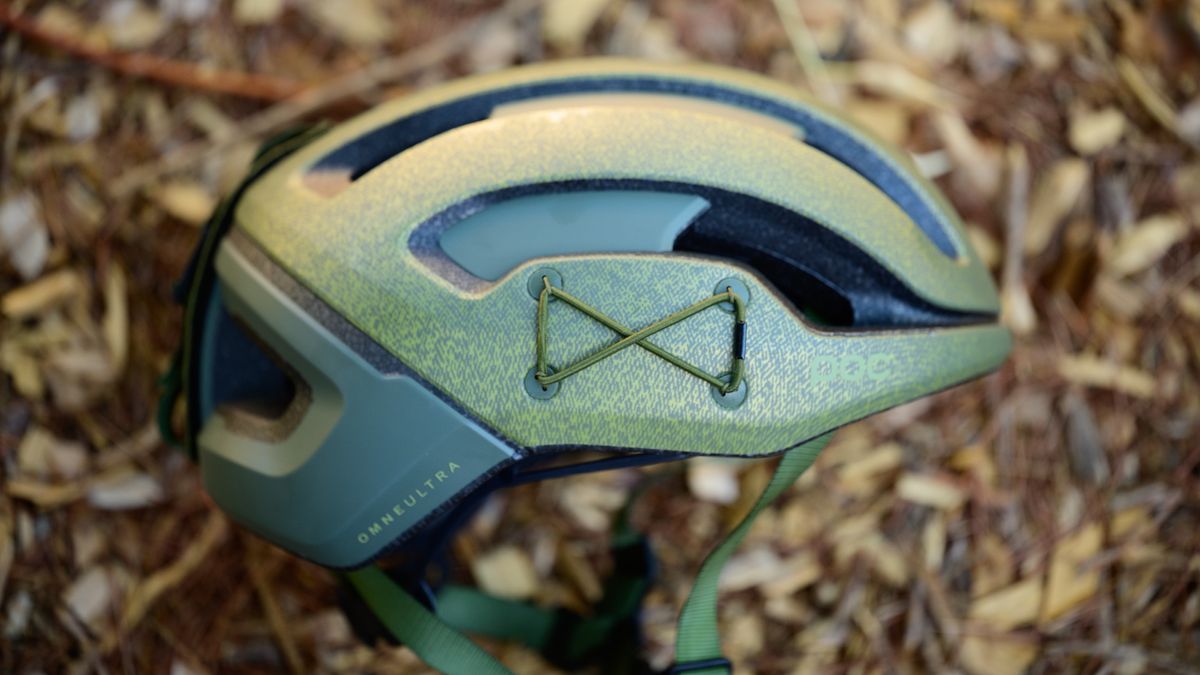 POC Omen Ultra MIPS bungee cord