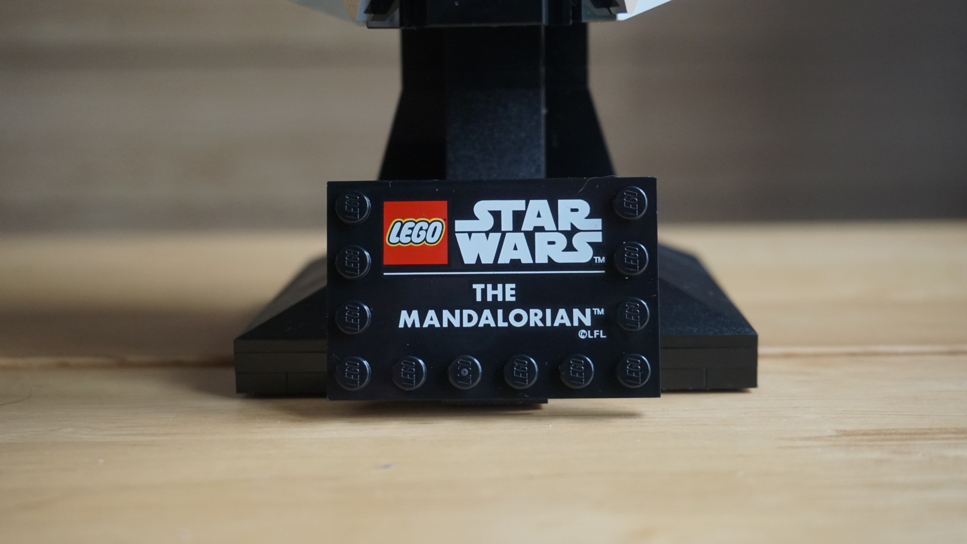 Lego Star Wars The Mandalorian Helmet 75328_Plaque