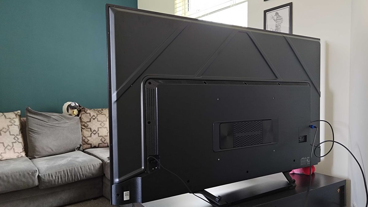 Back of Hisense U7N sitting on Ikea TV bench
