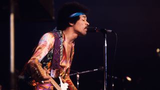 Hendrix, Jimi (*27.11.1942-18.09.1970+), Gitarrist, Rockmusiker, USA, - bei einem Konzert , - 1970