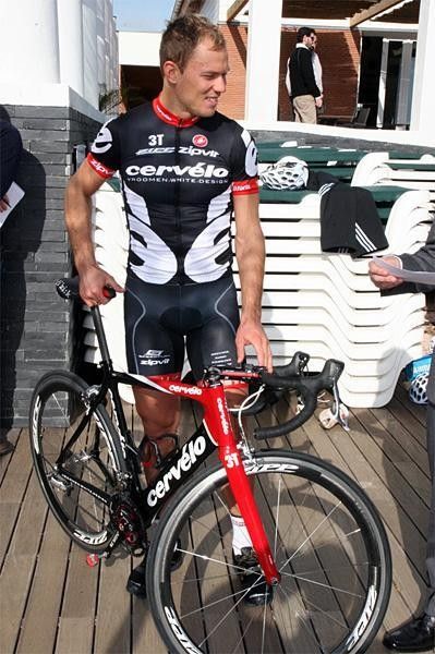 Hushovd meets the team staff
