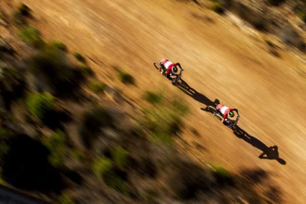 David George and Kevin Evans of Team 360Life descend Groenlandberg on their way to a stage win