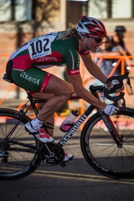 Erica Allar (Colavita) tries to organize the chase group.