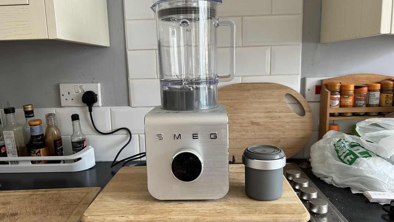 Smeg BLC02WHMUK High Performance Blender