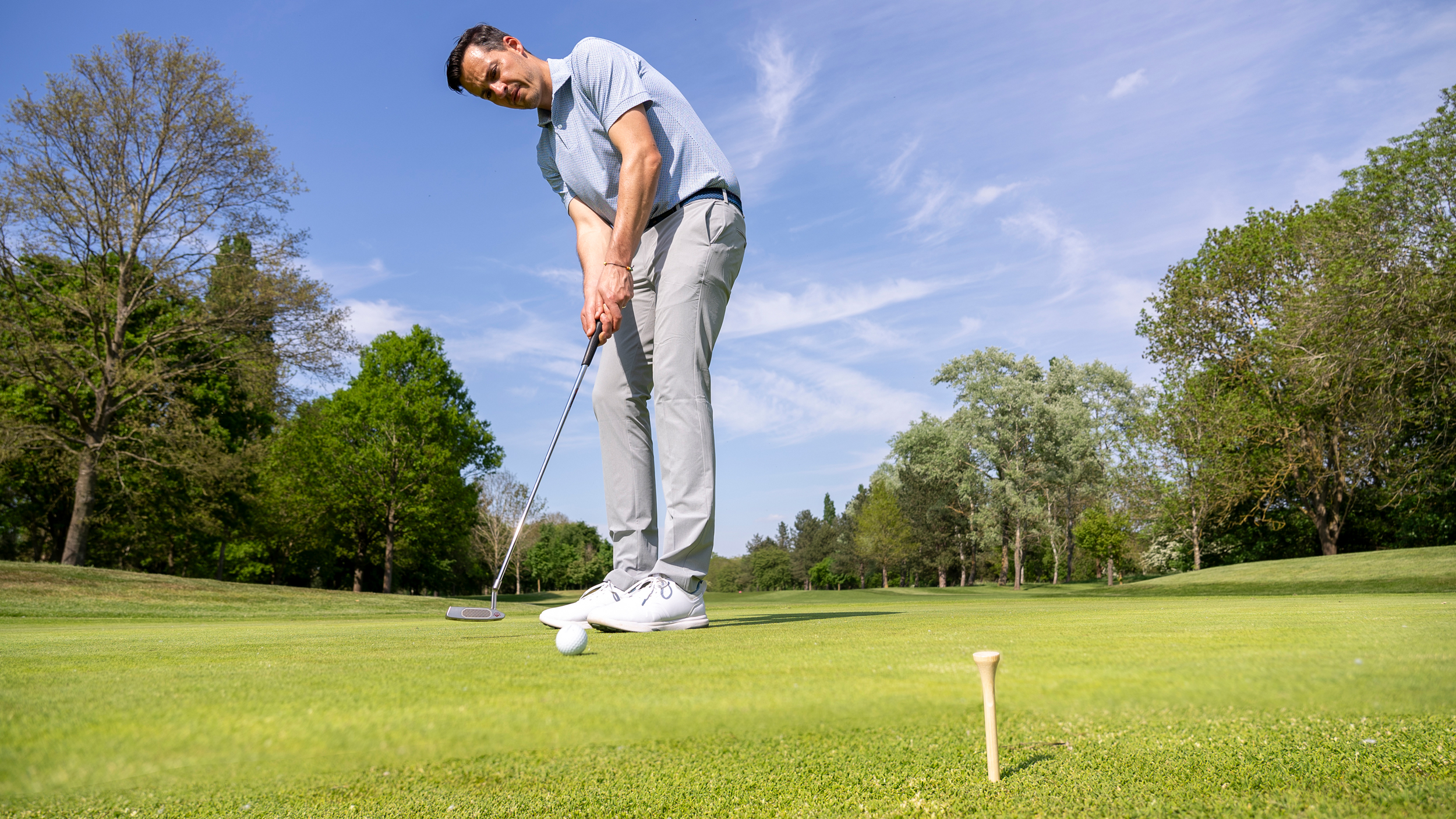 golfer putting to a tee