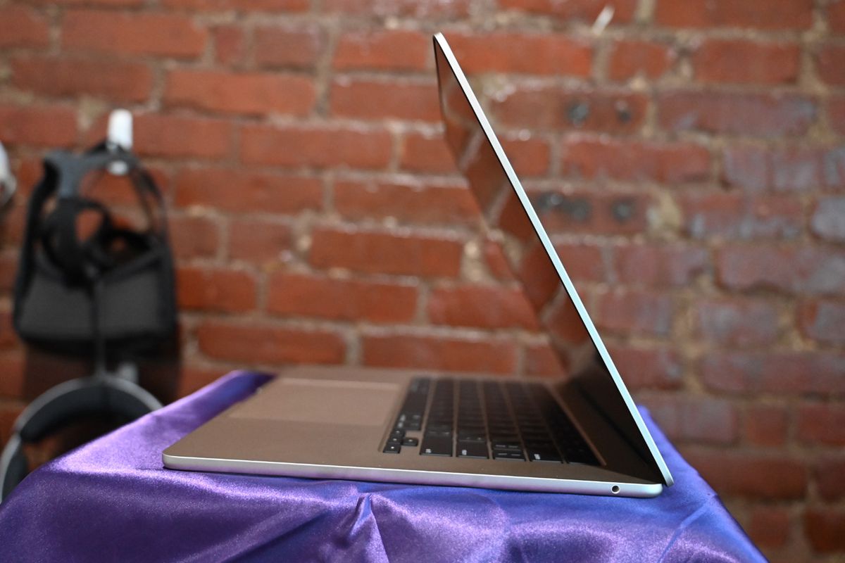 3 ways Acer Swift Edge 16 is cheaper, better than MacBook Air 15 — and