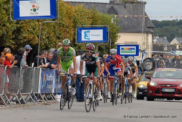 Riders on the attack in the final stage.