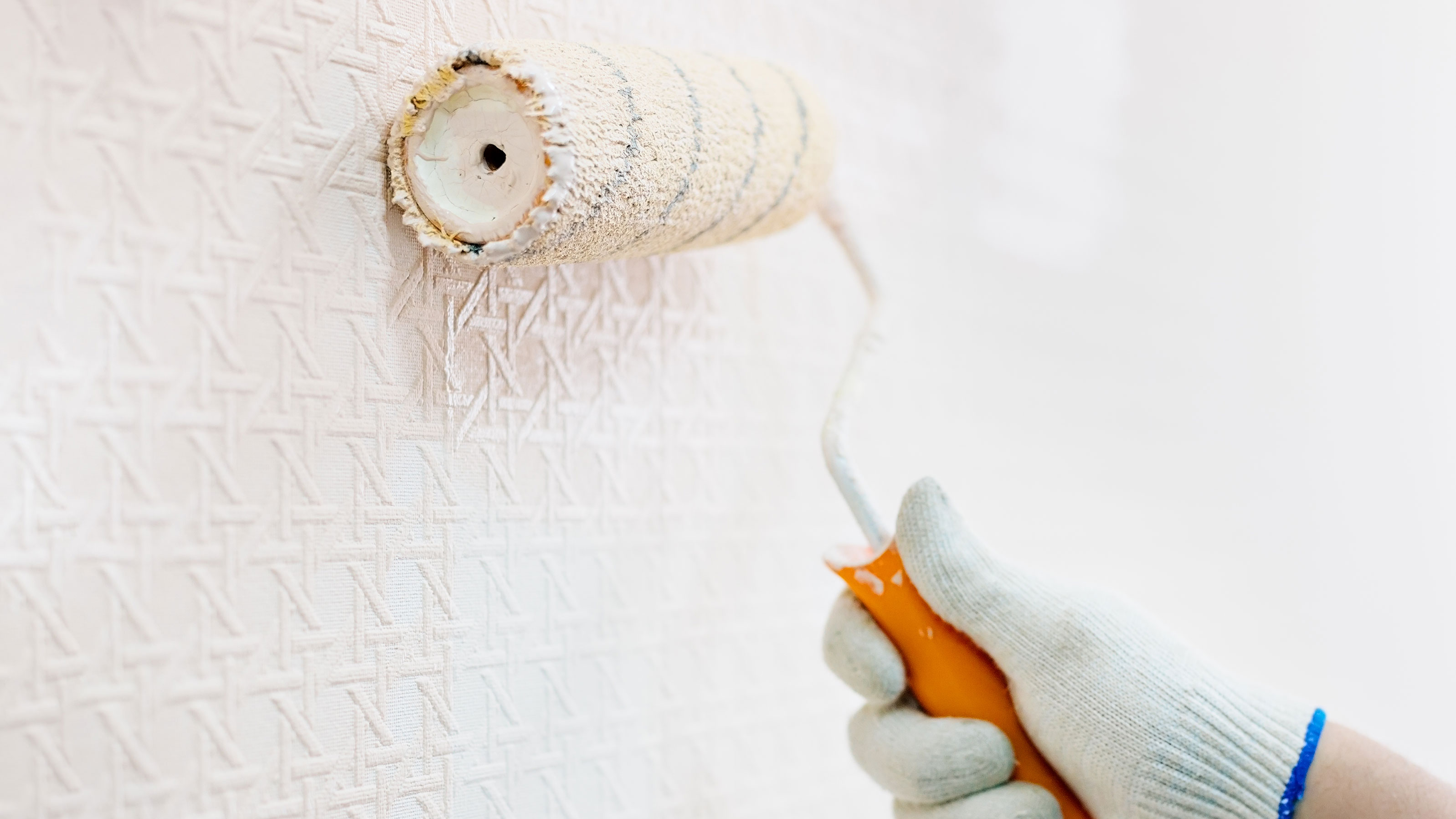 Painting Over Wallpaper: Is it a Good Idea? | Homebuilding