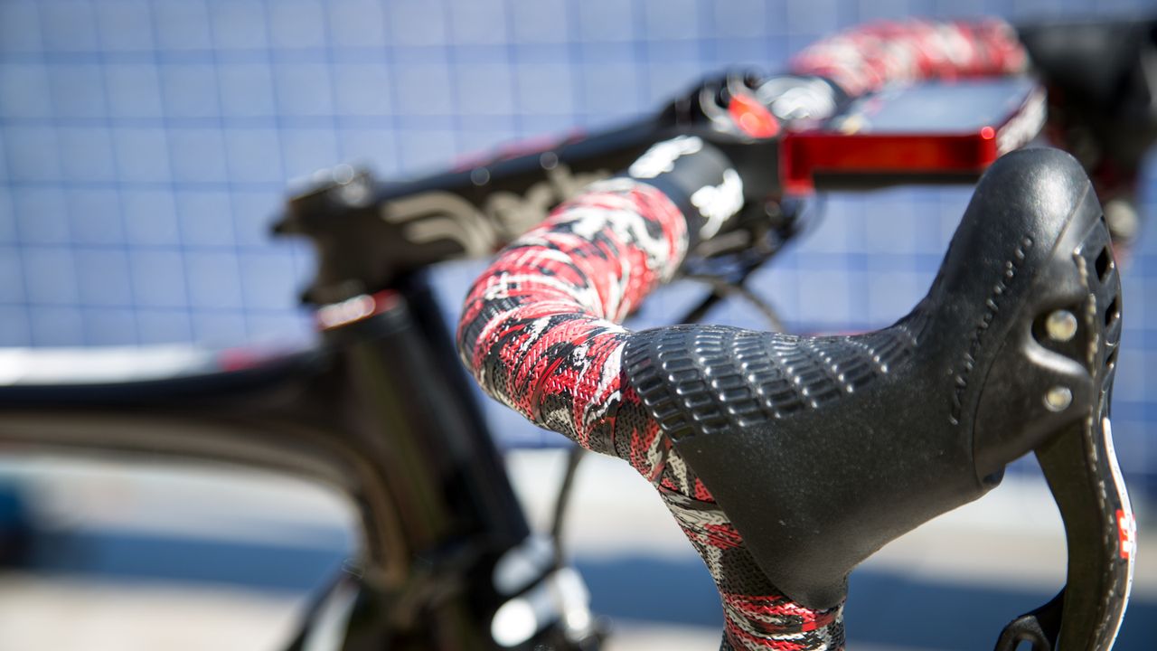 Eye catching LizardSkins DSP handlebar tape