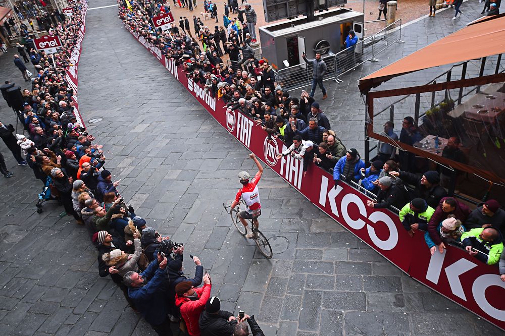 Tiesj Benoot wins the 2018 Strade Bianche