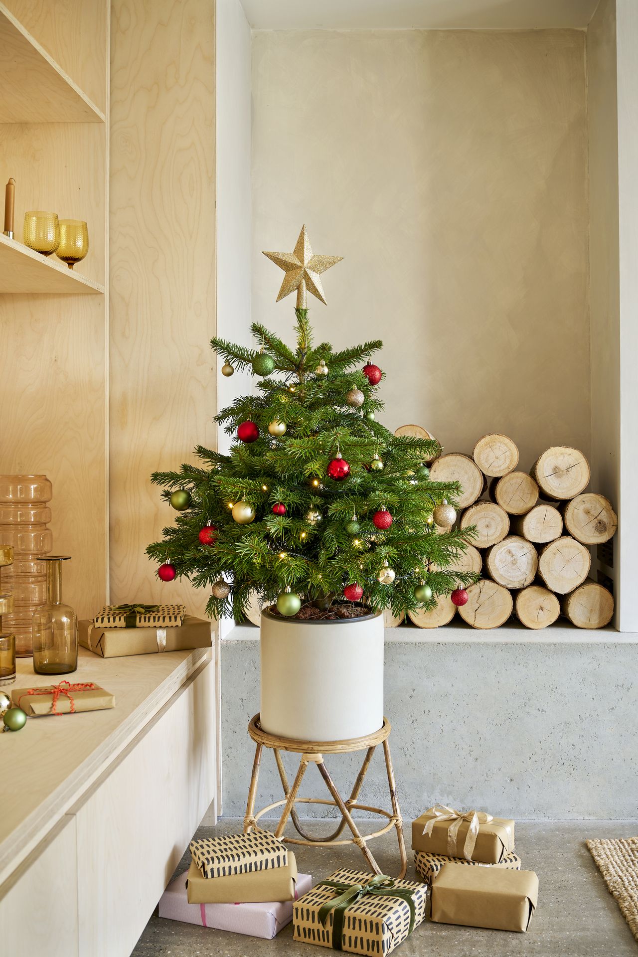 How long do real Christmas trees last? Tips to keep it fresh Livingetc