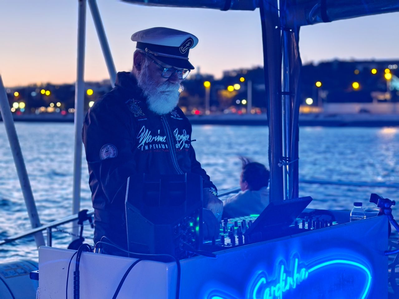 Oppo Find X10 Pro Max image sample gallery: a DJ doing his thing on a boat