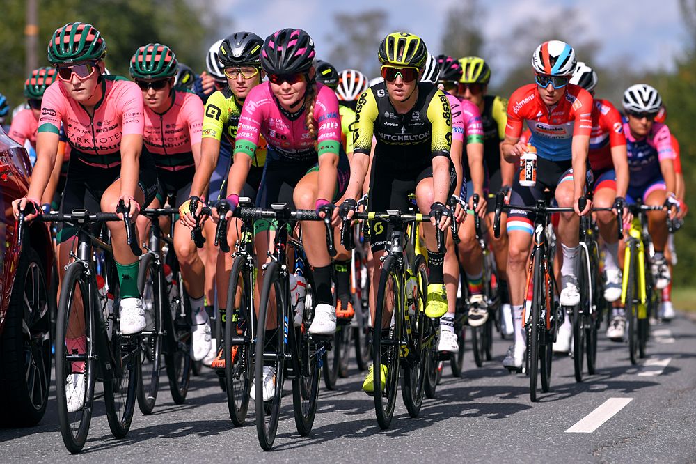Parkhotel Valkenburg protects overall leader Lorena Wiebes during stage 2 at Ladies Tour of Norway