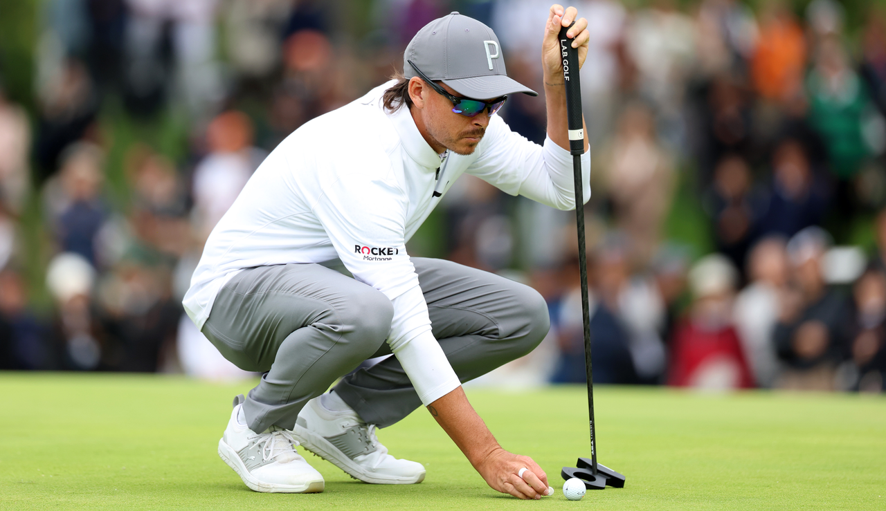 Rickie Fowler lines up a putt